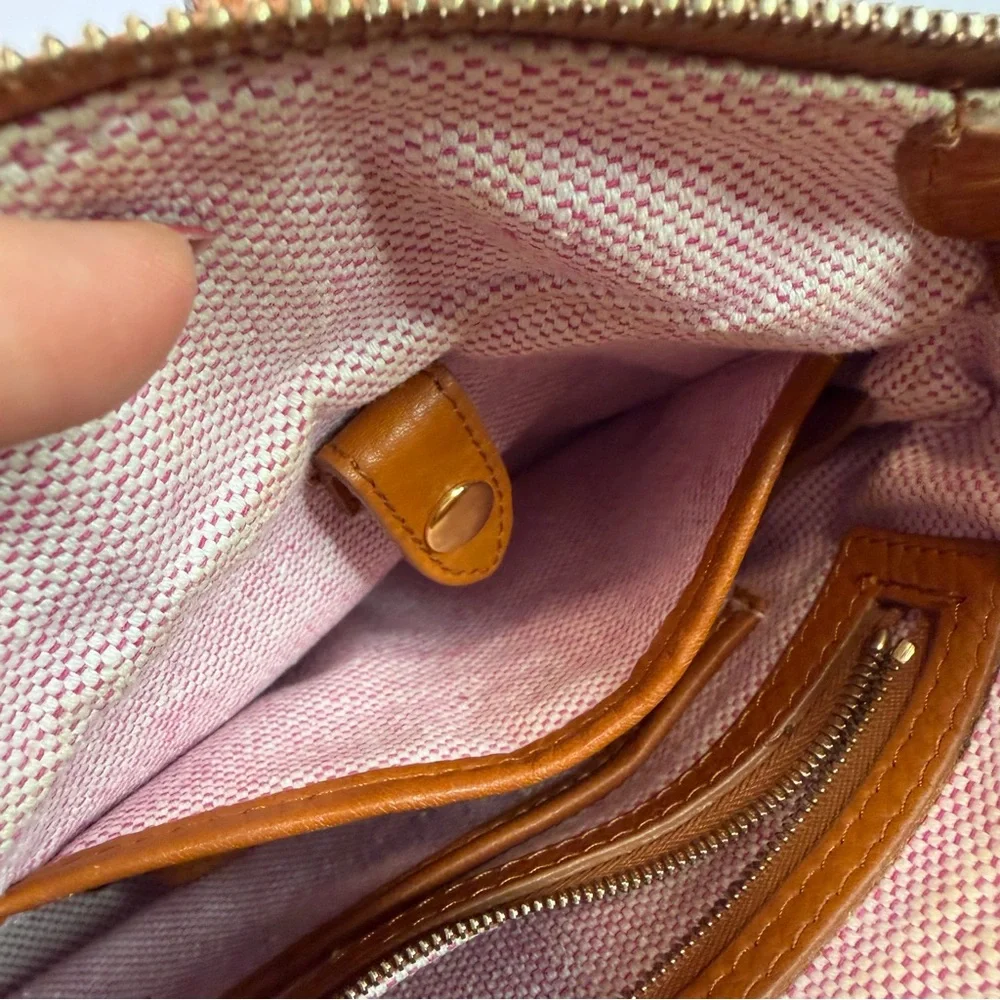 Dooney & Bourke Vintage Pebbled Tan Leather Handbag Y2K Preppy Quiet Luxury Zip - Picture 10 of 13
